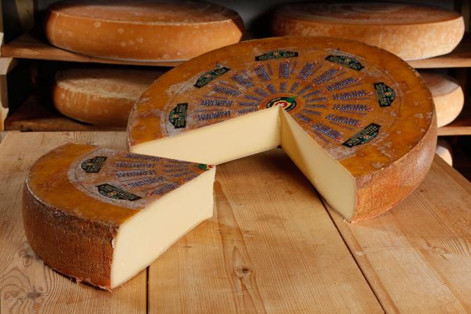 Wholesale Affineur Walo Gruyere Aop 14M- Bulk