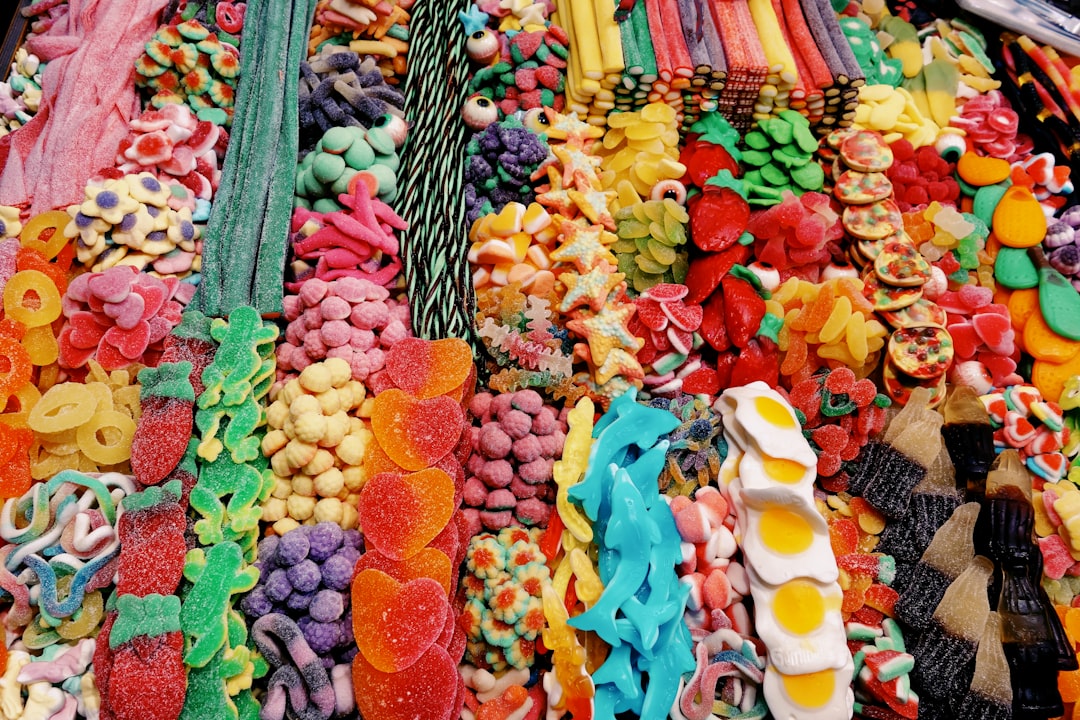Concession stand candy economics: what to stock and what it earns — Photo: Luis Aguila / Unsplash