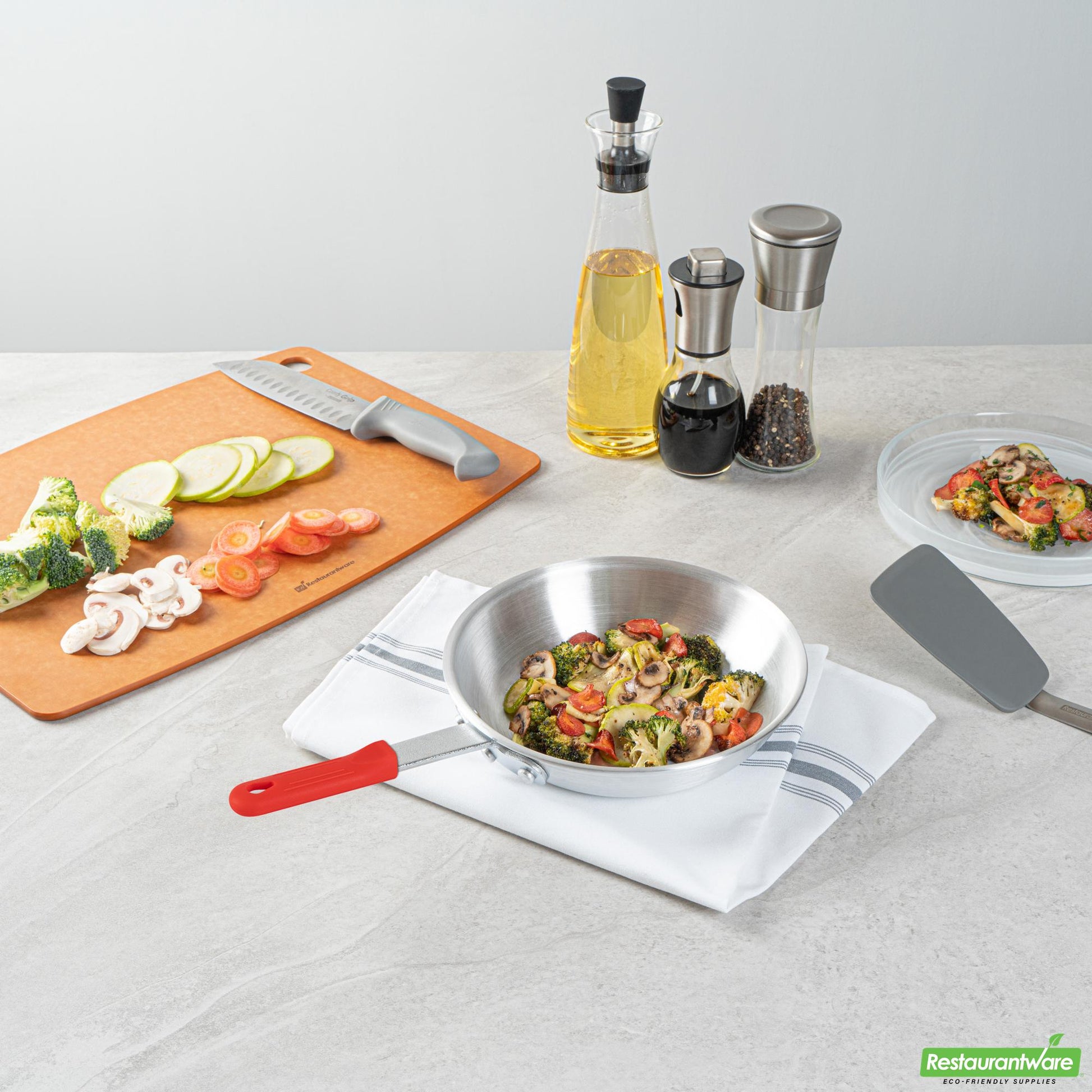 Wholesale Restaurantware Bundle: 1 Aluminum 9 Fry Pan and 1 Red Sleeve- Bulk