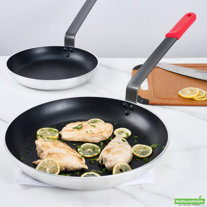 Wholesale Restaurantware Bundle: 6 Aluminum 14 Induction Ready Fry Pans and 6 Red Sleeves- Bulk