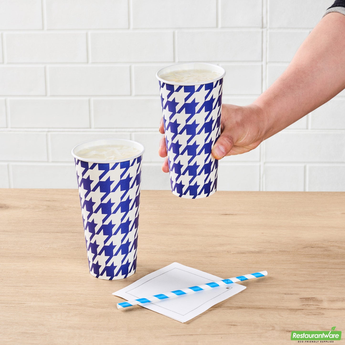Wholesale Restaurantware RW Base 20 Oz Round White Paper Cold Cup - 3 1/2 X 3 1/2 X 6 1/4 - 25 Count Box- Bulk