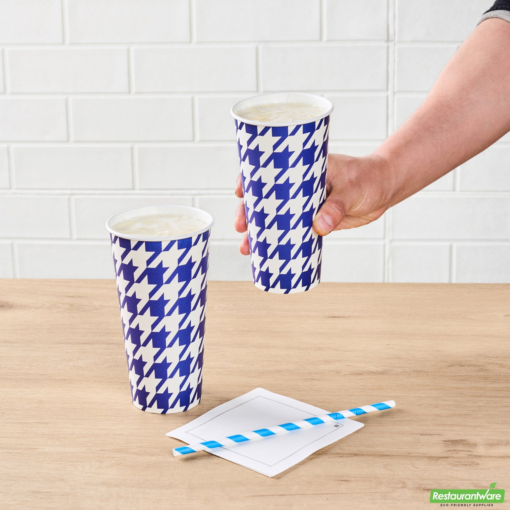 Wholesale Restaurantware RW Base 20 Oz Round White Paper Cold Cup - 3 1/2 X 3 1/2 X 6 1/4 - 25 Count Box- Bulk