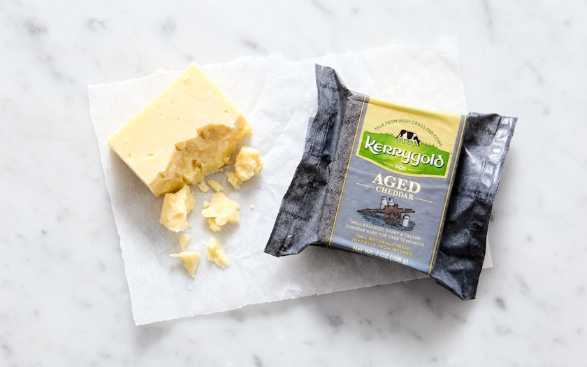 Wholesale Mandi Foods British/Irish Food Importers Irish Vintage Cheddar Wedges 7 OZ- Bulk