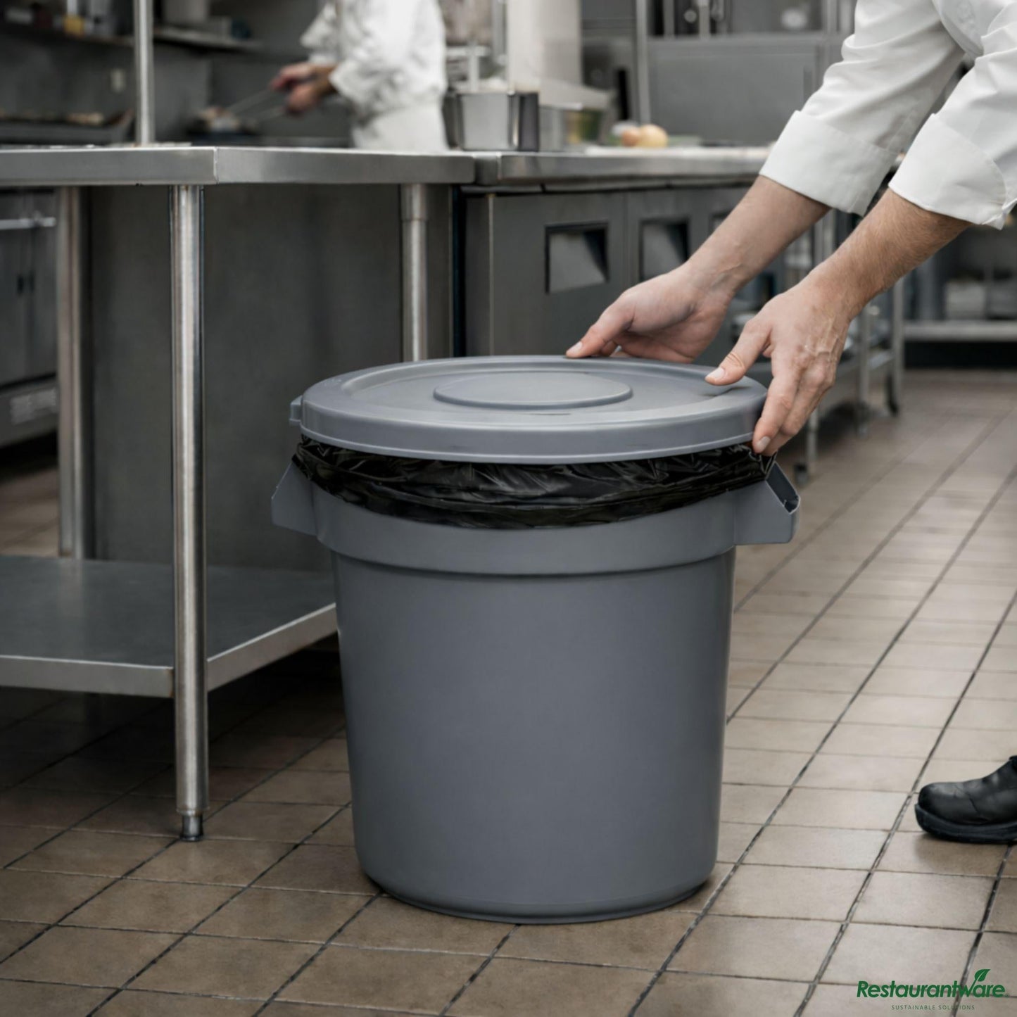 Wholesale Restaurantware Gray 10 Gal Plastic Trash Can and Lid - 18.3" X 15.7" X 17.3"- Bulk