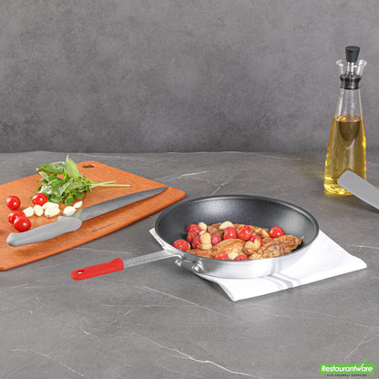 Wholesale Restaurantware Bundle: 6 Aluminum 10" Non-Stick Fry Pans and 6 Red Sleeves- Bulk