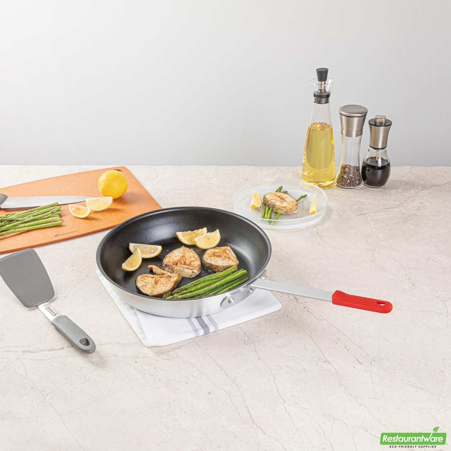 Wholesale Restaurantware Bundle: 6 Aluminum 12" Non-Stick Fry Pans and 6 Red Sleeves- Bulk