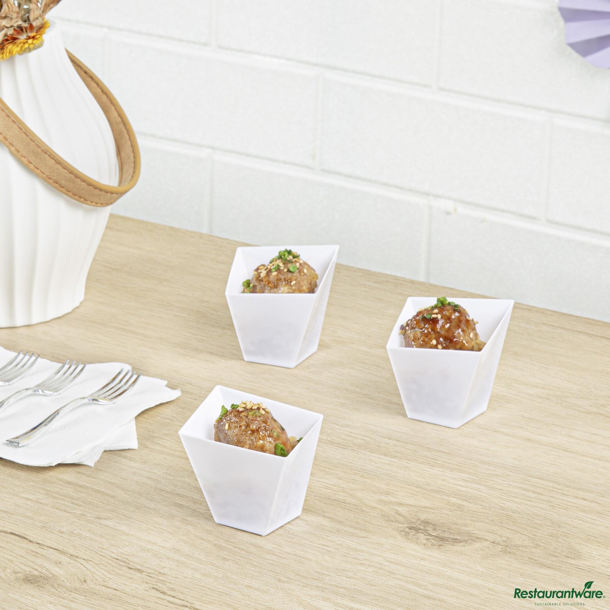 Wholesale Restaurantware Dish Plst 2 Z Wht Girata- Bulk