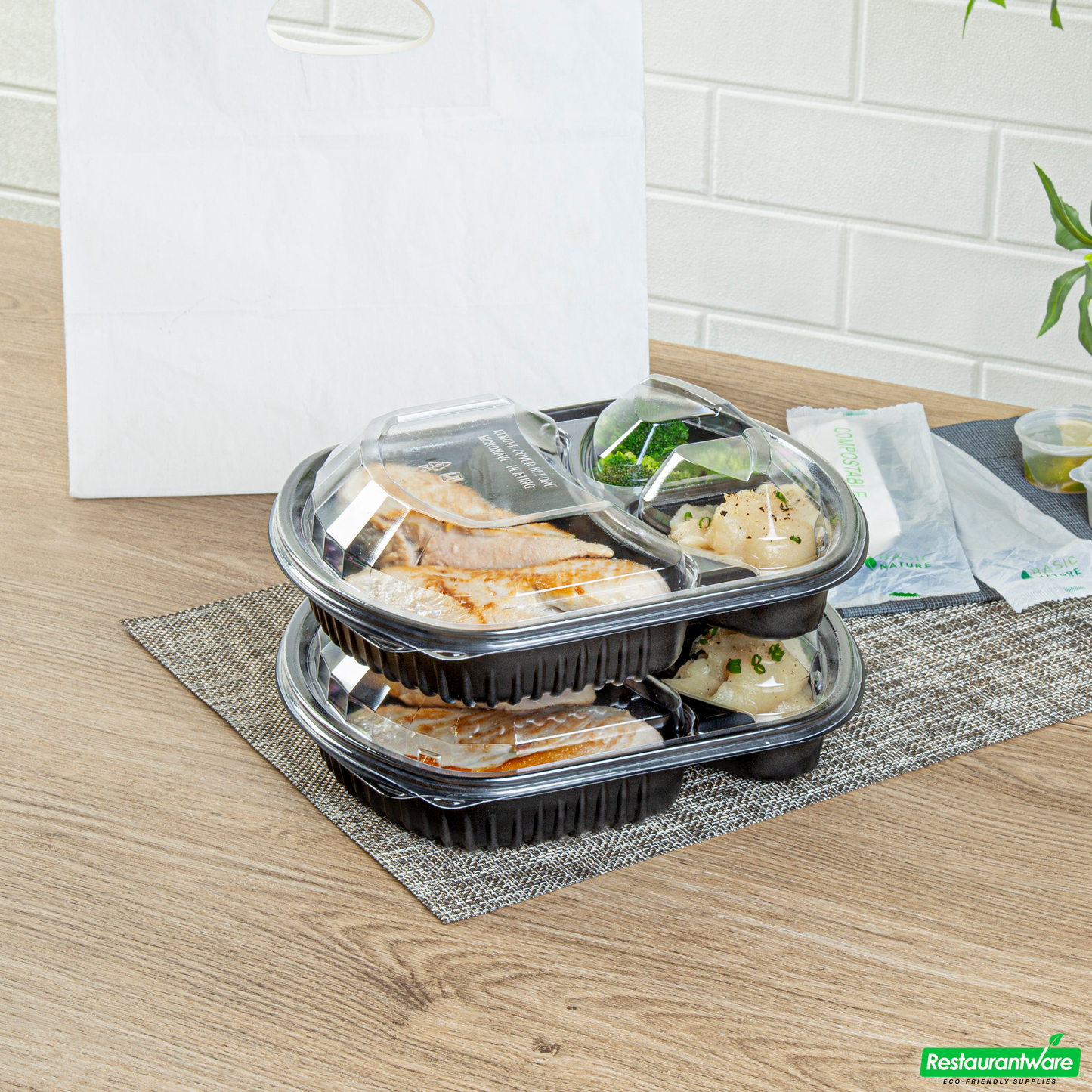 Wholesale Restaurantware 36 Oz Rectangle Black Plastic Food Container - with Clear Lid, Microwavable, 3 Compartments - 9 1/4" X 8" X 2 3/4" - 50 Count Box- Bulk