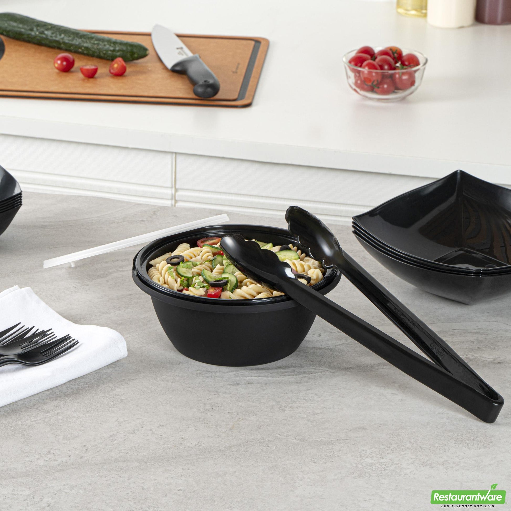 Wholesale Restaurantware Cater Tek 51 Oz Round Black Plastic Catering / Serving Bowl - with Clear Lid, Microwavable - 8" X 8" X 3 1/2" - 25 Count Box- Bulk