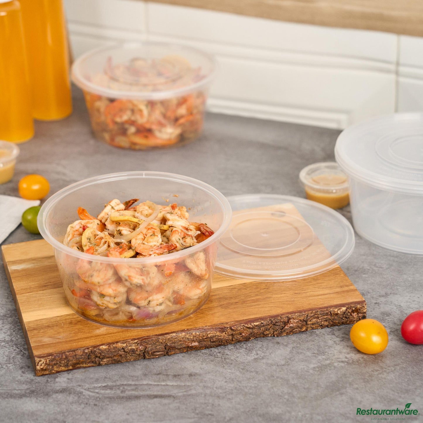 Restaurantware 68 Oz Round Clear Plastic Food Container - with Lid, Microwavable - 7.5"×7.5"×4.3"
