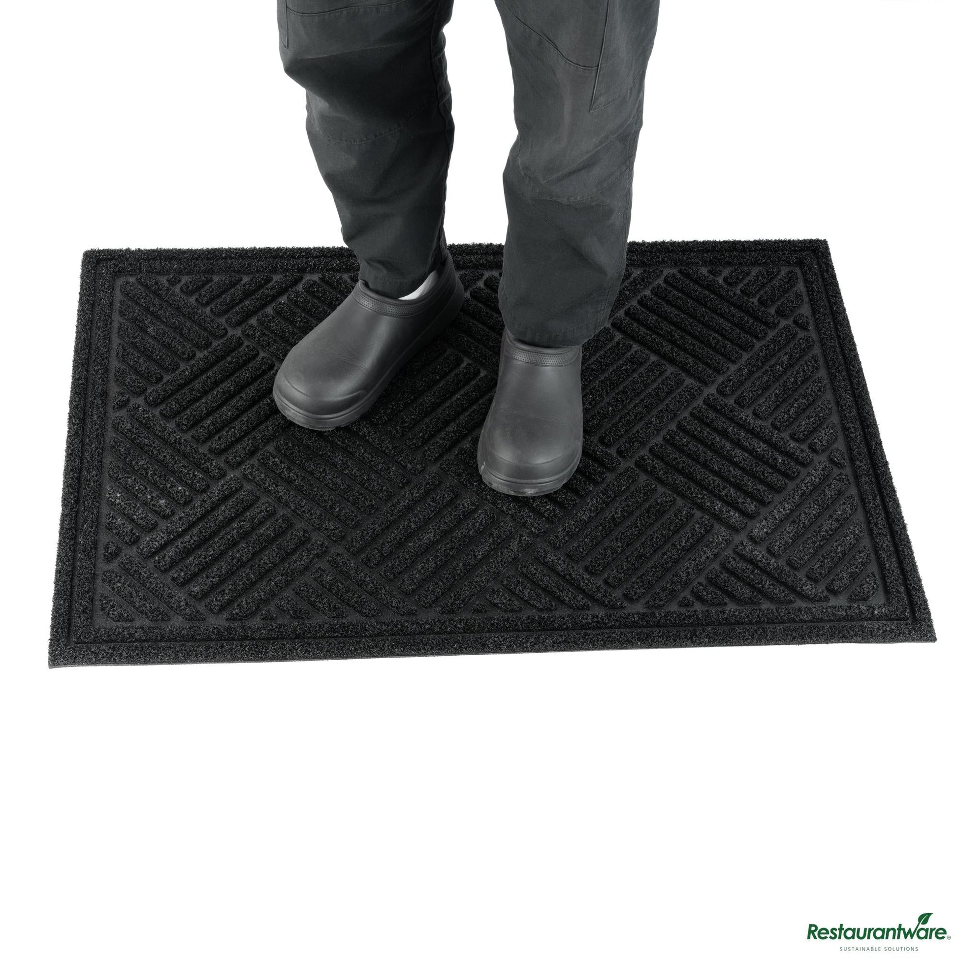 Wholesale Restaurantware Comfy Feet Black Heavy-Duty Outdoor Floor Mat - Diamond - 36" X 24"- Bulk