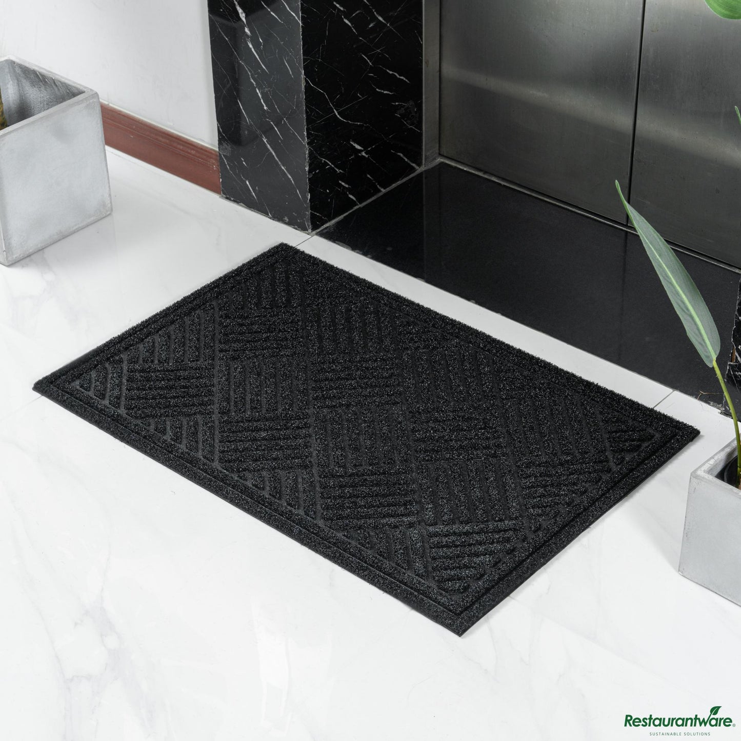 Wholesale Restaurantware Comfy Feet Black Heavy-Duty Outdoor Floor Mat - Diamond - 36" X 24"- Bulk