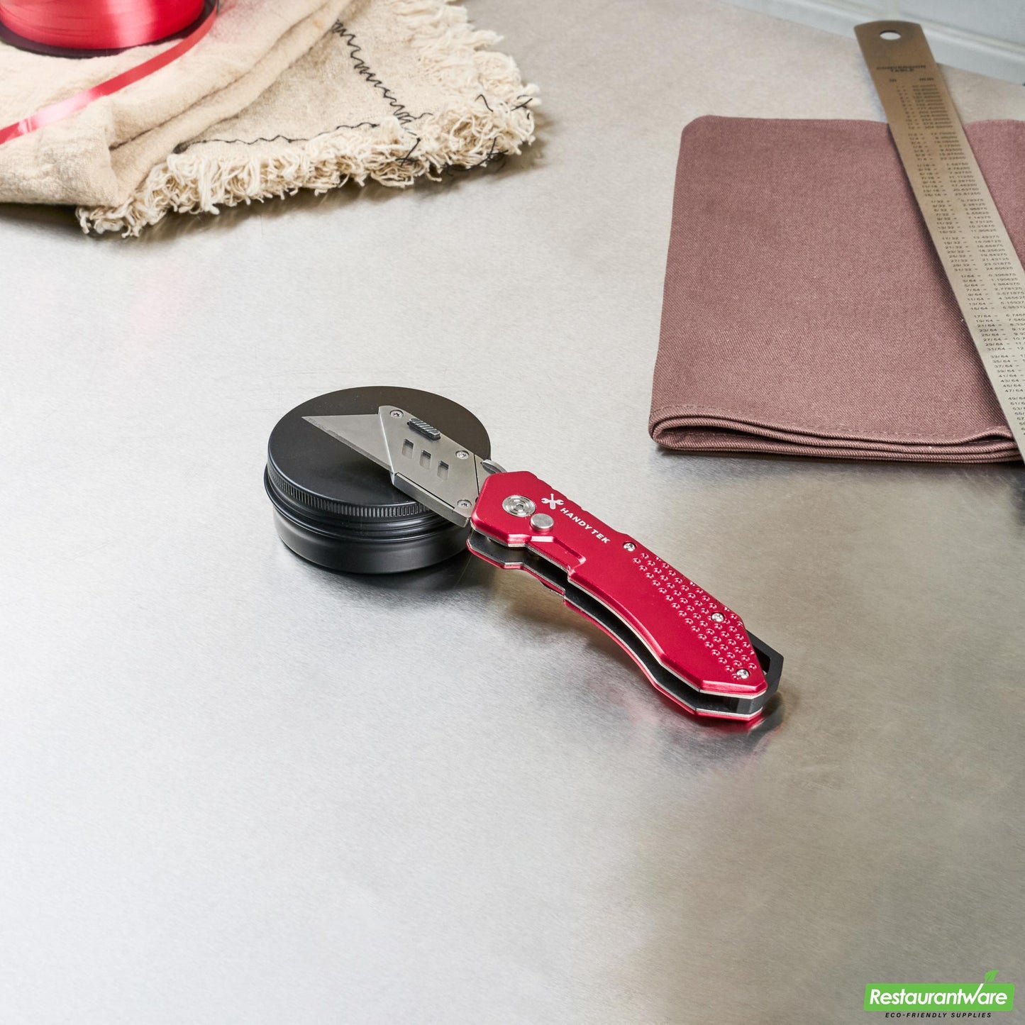 Wholesale Restaurantware Handy Tek Red Folding Utility Knife - Quick Change, Lock Back, Heavy Duty - 6 3/4" - 1 Count Box- Bulk