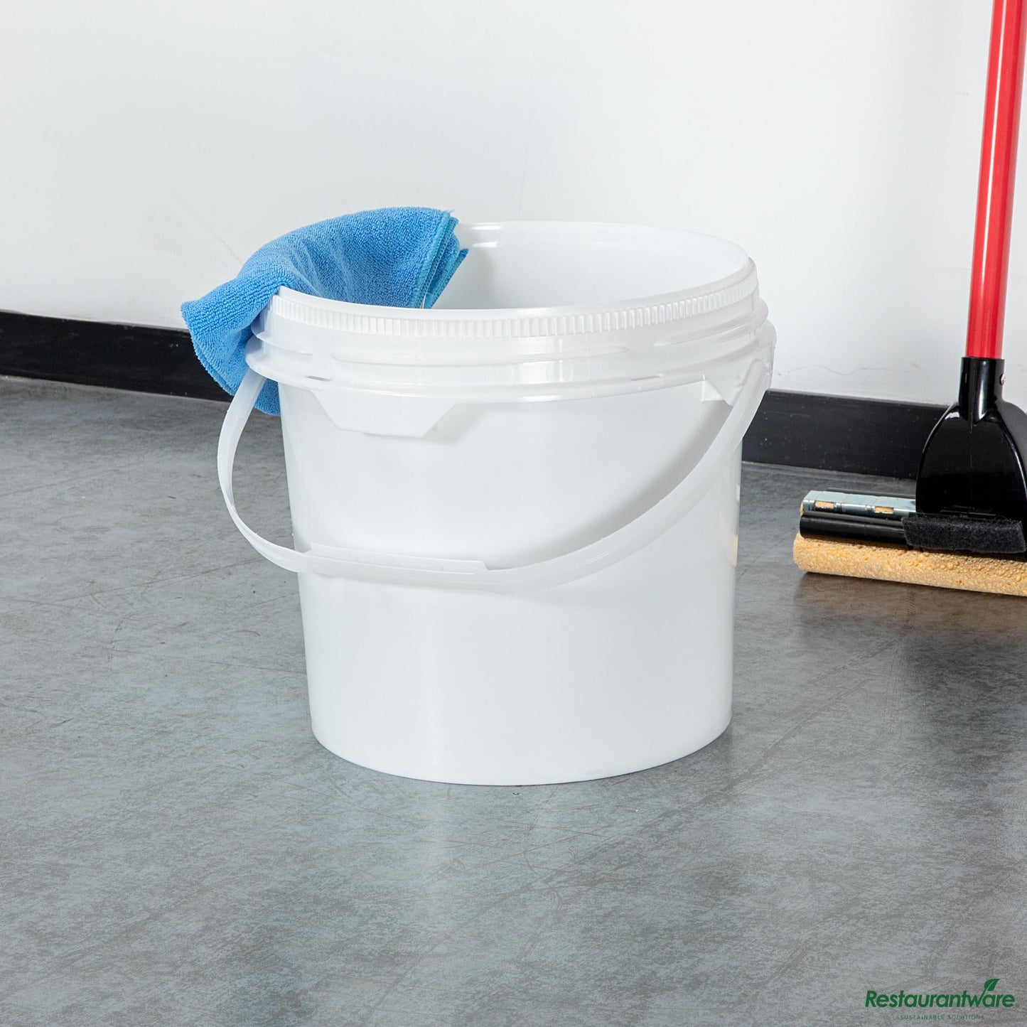 Wholesale Restaurantware 3.5 Gal Round White Plastic Screw Top Pail - Un Rated - 11.3" X 11.3" X 11.5"- Bulk