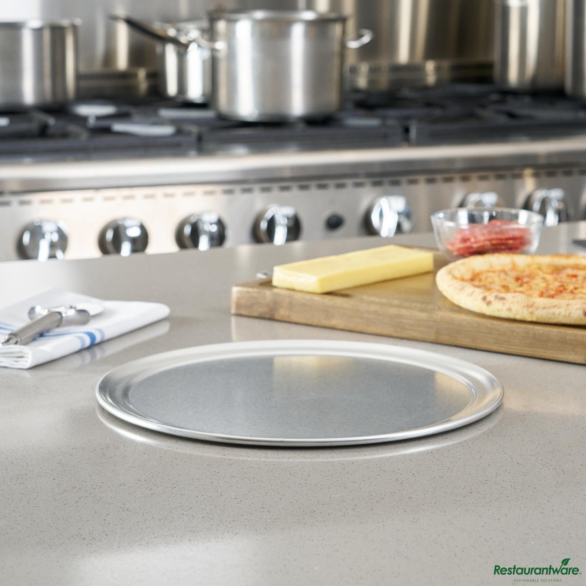 Wholesale Restaurantware Aluminum Wide Rim Pizza Pan - 13"×13"×0.4"- Bulk
