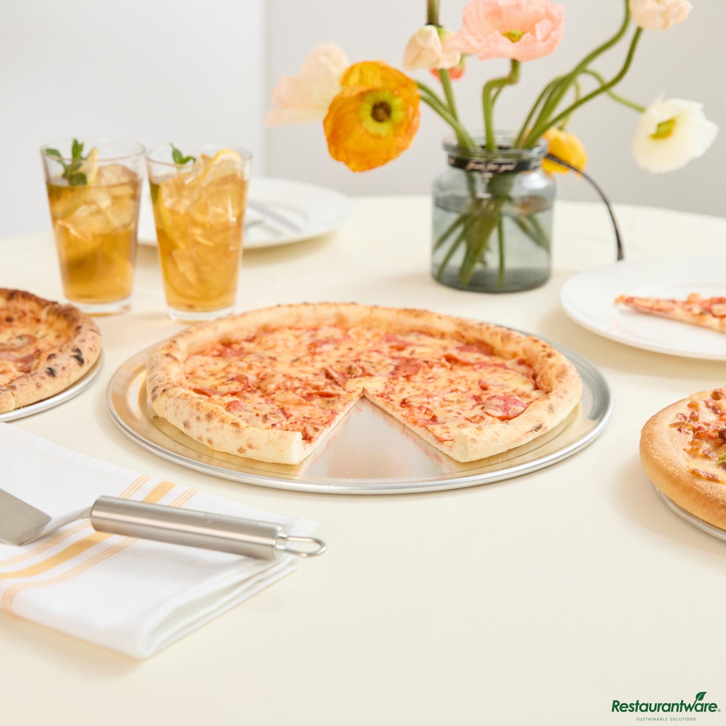 Wholesale Restaurantware Aluminum Wide Rim Pizza Pan - 13"×13"×0.4"- Bulk