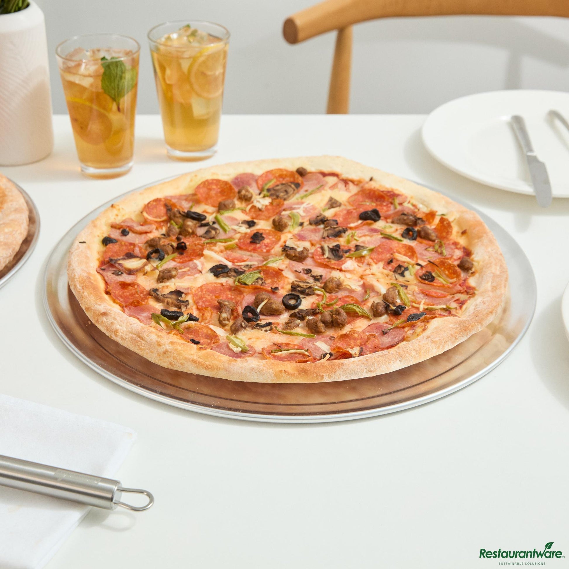 Wholesale Restaurantware Aluminum Wide Rim Pizza Pan - 16"×16"×0.4"- Bulk