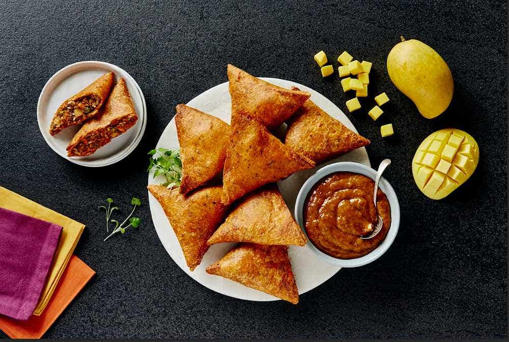 Wholesale Nana's Kitchen Butter Chicken Samosa (Turnover) 4.94 Oz- Bulk