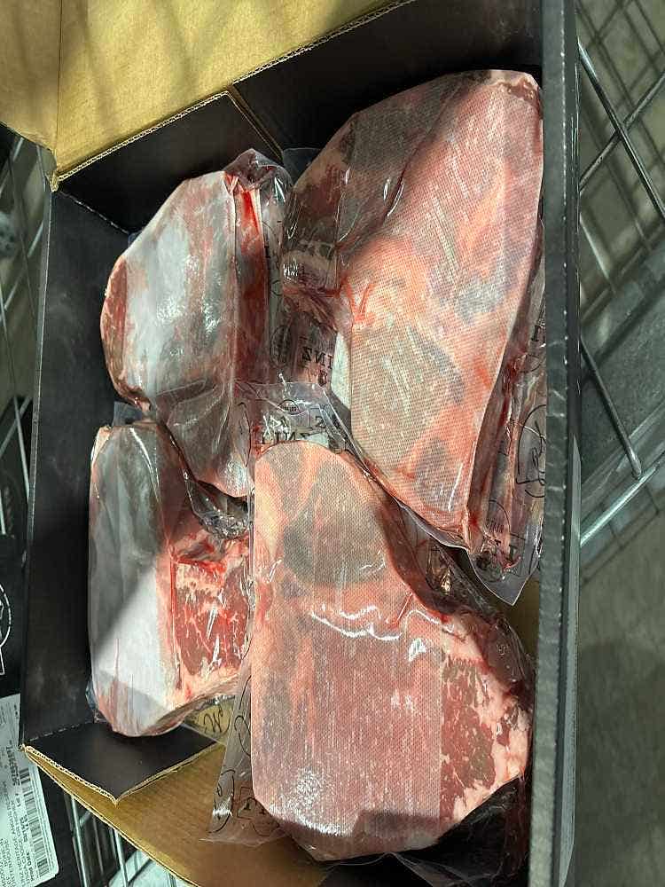 Wholesale Linz Heritage Angus Beef Porterhouse LHA Res No Vein 32 Oz- Bulk