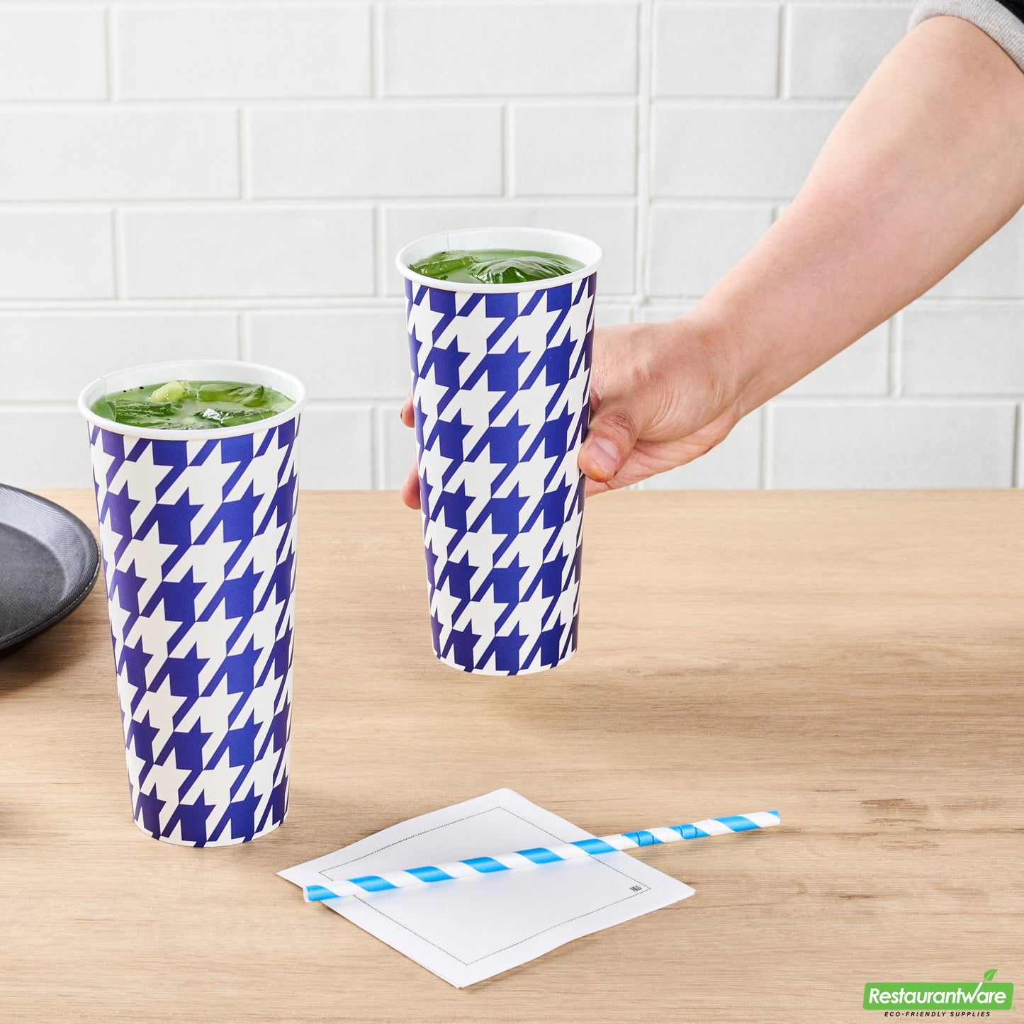 Wholesale Restaurantware RW Base 24 Oz Round White Paper Cold Cup - 3 1/2 X 3 1/2 X 7 - 500 Count Box- Bulk