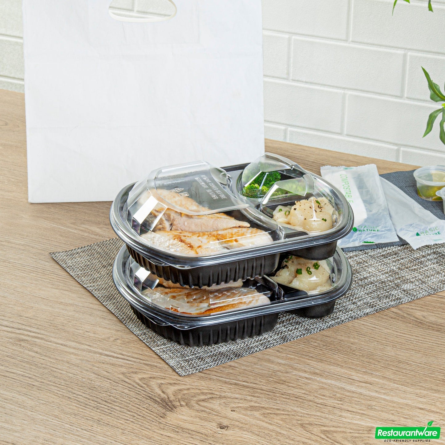 Wholesale Restaurantware 36 Oz Rectangle Black Plastic Food Container - with Clear Lid, Microwavable, 3 Compartments - 9 1/4" X 8" X 2 3/4" - 50 Count Box- Bulk