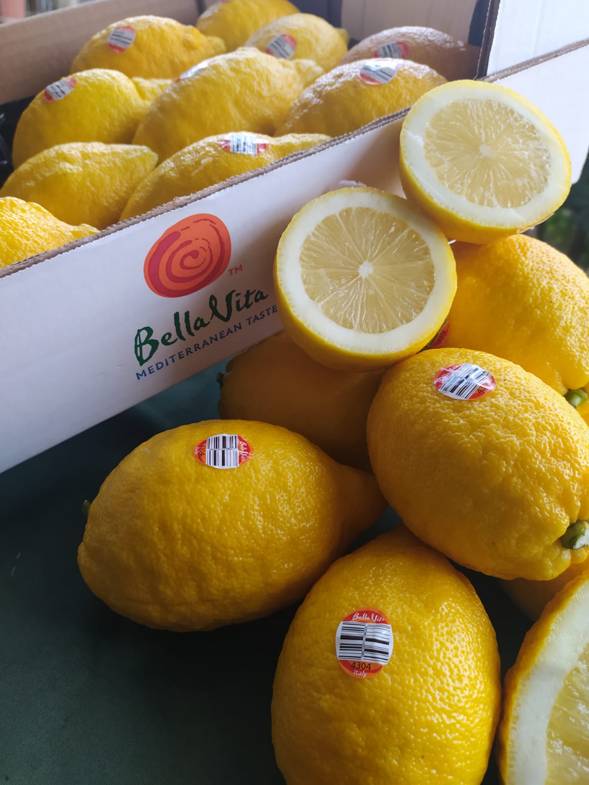 Wholesale Authentic Sorrento Lemons from Italy – Flown Fresh from the Amalfi Coast 16-18 CT | BoxNCase- Bulk